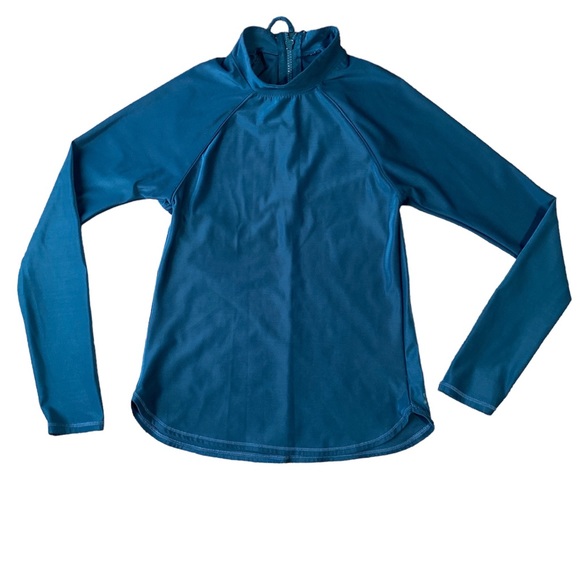 Water Resistant Top / Rashguard - Picture 1 of 3